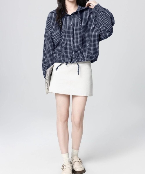 LADY LIKE(レディライク)の「フード付きドロストヘムチェックシャツ(シャツ/ブラウス・レディース・ベージュ/ネイビー・M)」の5枚目の写真