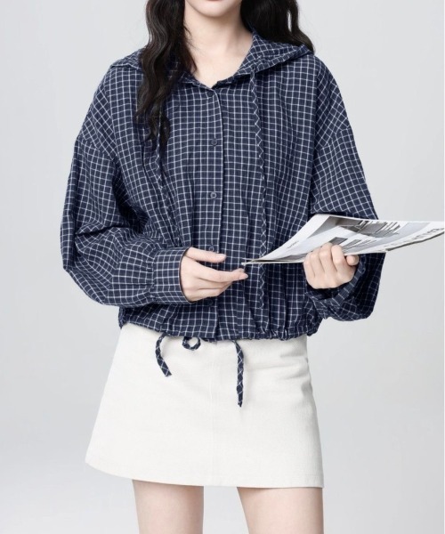 LADY LIKE(レディライク)の「フード付きドロストヘムチェックシャツ(シャツ/ブラウス・レディース・ベージュ/ネイビー・M)」の15枚目の写真