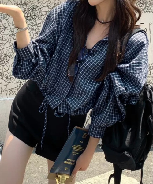 LADY LIKE(レディライク)の「フード付きドロストヘムチェックシャツ(シャツ/ブラウス・レディース・ベージュ/ネイビー・M)」の14枚目の写真