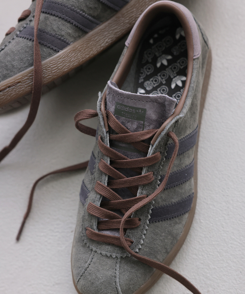 adidas Originals（アディダスオリジナルス）の「別注【adidas originals/アディダス オリジナルス】For JS TOBACCO（スニーカー・レディース・チャコールグレー・22.5cm/23cm/23.5cm/24cm/24.5cm/25cm）」の3枚目の写真