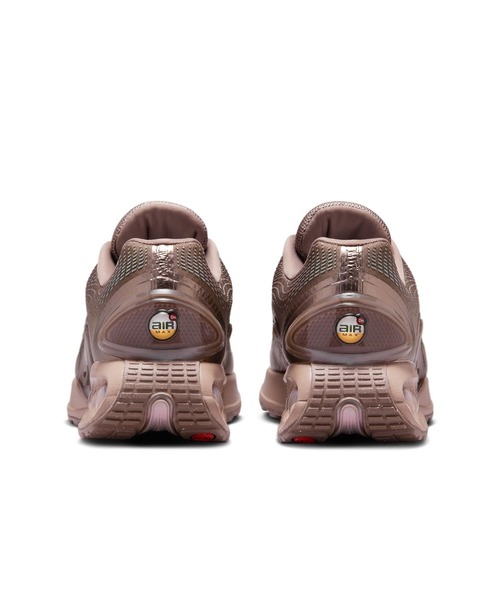 NIKE(ナイキ)の「NIKE WMNS AIR MAX DN HV4861-201(スニーカー・レディース・ブラウン・24cm/24.5cm/23.5cm)」の3枚目の写真