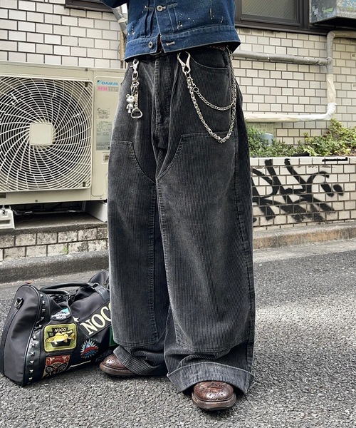 MandO(Auntie Rosa)(エムオー)の「コーデュロイダブルニーバギーパンツ/セットアップ着用可能(デニムパンツ・メンズ・ダークブラック/ブラック・SMALL/MEDIUM/LARGE)」の1枚目の写真