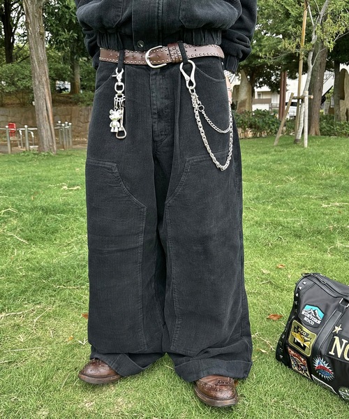 MandO(Auntie Rosa)(エムオー)の「コーデュロイダブルニーバギーパンツ/セットアップ着用可能(デニムパンツ・メンズ・ダークブラック/ブラック・SMALL/MEDIUM/LARGE)」の2枚目の写真