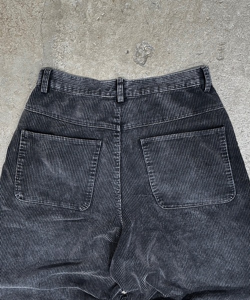 MandO(Auntie Rosa)(エムオー)の「コーデュロイダブルニーバギーパンツ/セットアップ着用可能(デニムパンツ・メンズ・ダークブラック/ブラック・SMALL/MEDIUM/LARGE)」の3枚目の写真