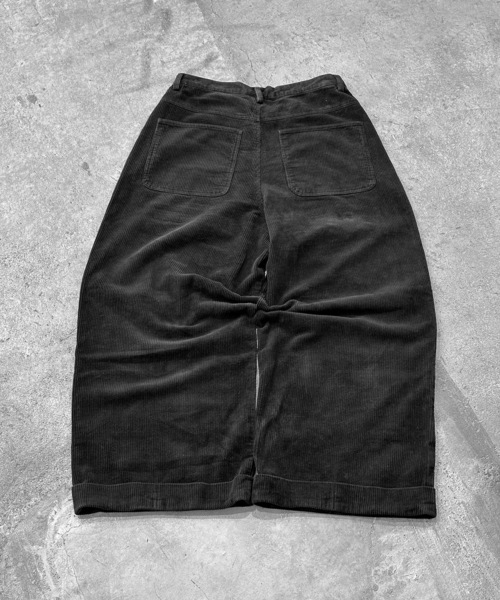 MandO(Auntie Rosa)(エムオー)の「コーデュロイダブルニーバギーパンツ/セットアップ着用可能(デニムパンツ・メンズ・ダークブラック/ブラック・SMALL/MEDIUM/LARGE)」の9枚目の写真