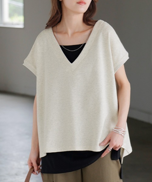 HUG.U(ハグユー)の「深Vウラケベスト(ベスト・レディース・オートミール/レッド/グレー/ブラック/ライトブルー・FREE)」の4枚目の写真
