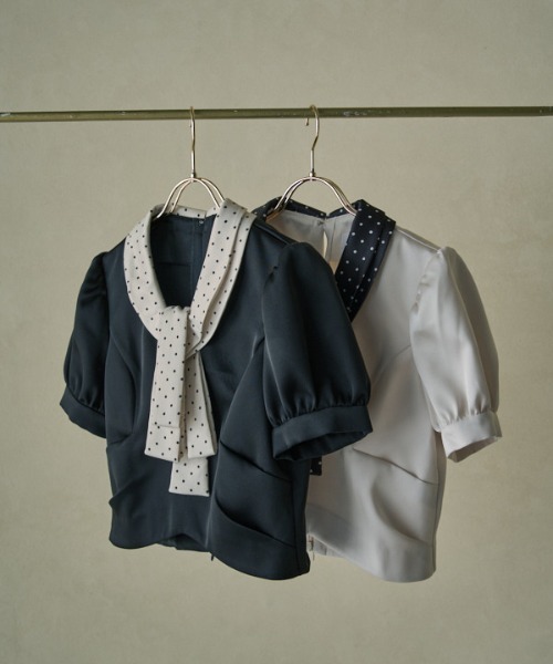 ERADIE(エラディエ)の「Satin Bow Neck Top サテンボータイリボントップ(シャツ/ブラウス・レディース・アイボリー/ブラック・FREE)」の19枚目の写真