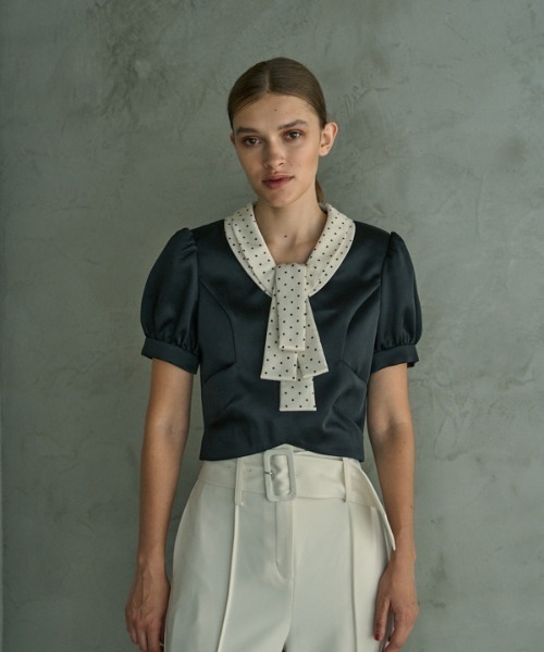 ERADIE(エラディエ)の「Satin Bow Neck Top サテンボータイリボントップ(シャツ/ブラウス・レディース・アイボリー/ブラック・FREE)」の9枚目の写真