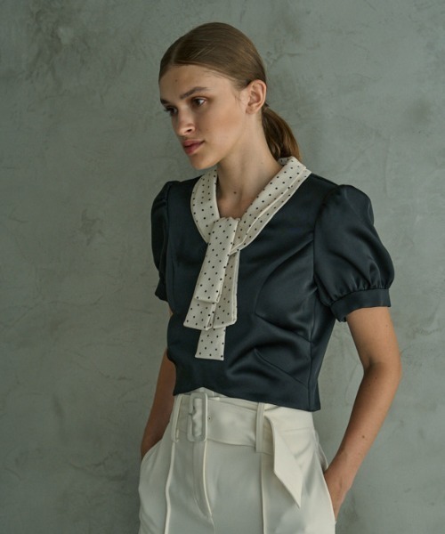 ERADIE(エラディエ)の「Satin Bow Neck Top サテンボータイリボントップ(シャツ/ブラウス・レディース・アイボリー/ブラック・FREE)」の13枚目の写真