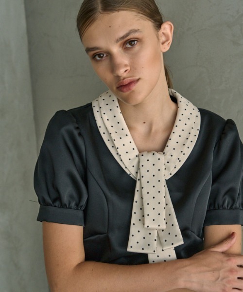 ERADIE(エラディエ)の「Satin Bow Neck Top サテンボータイリボントップ(シャツ/ブラウス・レディース・アイボリー/ブラック・FREE)」の14枚目の写真