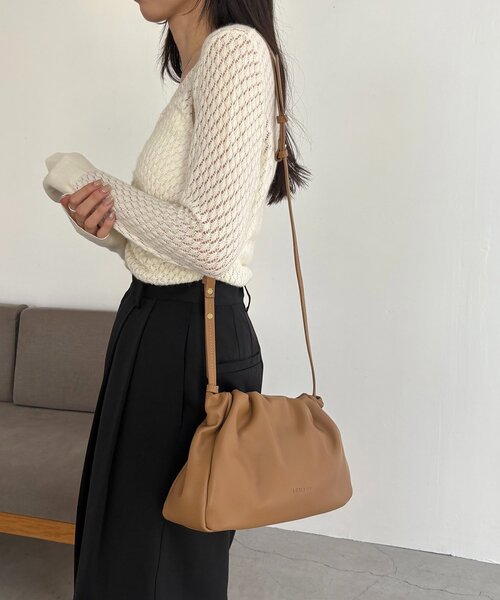 CAPRICIEUX LE'MAGE（カプリシューレマージュ）の「【新色/ライトベージュ】クラウディギャザーバッグ（ショルダーバッグ・レディース・ブラウン/キャメル/ブラック/ライトベージュ・FREE）」の8枚目の写真