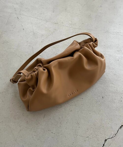 CAPRICIEUX LE'MAGE（カプリシューレマージュ）の「【新色/ライトベージュ】クラウディギャザーバッグ（ショルダーバッグ・レディース・ブラウン/キャメル/ブラック/ライトベージュ・FREE）」の11枚目の写真