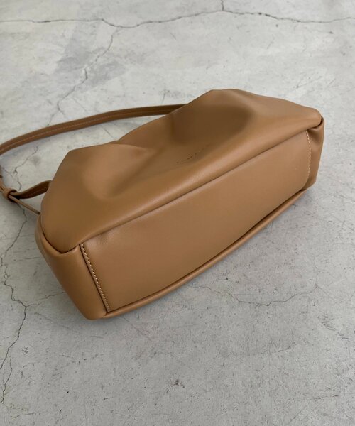 CAPRICIEUX LE'MAGE（カプリシューレマージュ）の「【新色/ライトベージュ】クラウディギャザーバッグ（ショルダーバッグ・レディース・ブラウン/キャメル/ブラック/ライトベージュ・FREE）」の18枚目の写真
