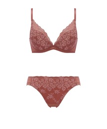 AMOSTYLE BY TRIUMPH（アモスタイルバイトリンプ）の「チャーミングラマー スリムライン DeepV ブラ&ショーツセット スウィンギングブーケ【E","F","Gカップ】 AMST1440 WHU4 + Hikini1 JX（ブラ&ショーツ）」