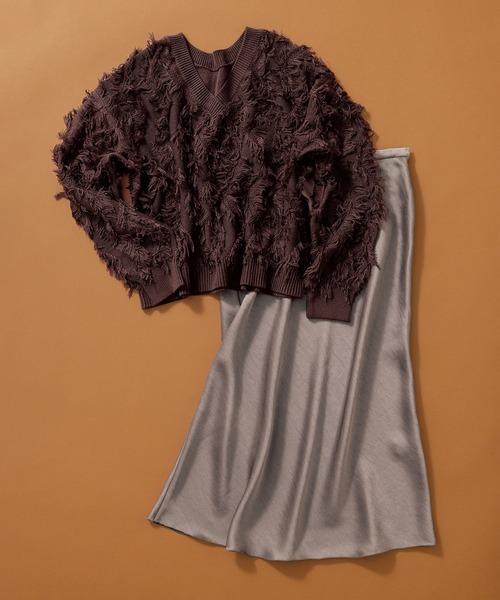 STRAWBERRY-FIELDS(ストロベリーフィールズ)の「ラスターサテン_サテンナロースカート(スカート・レディース・ベージュ系その他/ブラック/モーブ系・2)」の1枚目の写真