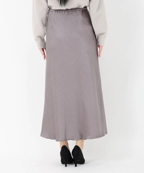 STRAWBERRY-FIELDS（ストロベリーフィールズ）の「ラスターサテン_サテンナロースカート（スカート・レディース・ベージュ系その他/ブラック/モーブ系・2）」の6枚目の写真