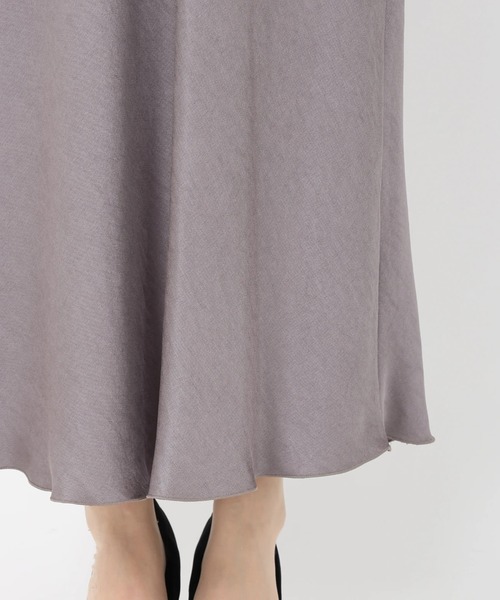 STRAWBERRY-FIELDS（ストロベリーフィールズ）の「ラスターサテン_サテンナロースカート（スカート・レディース・ベージュ系その他/ブラック/モーブ系・2）」の9枚目の写真