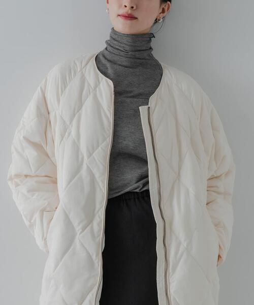 URBAN RESEARCH（アーバンリサーチ）の「『Sサイズ/WEB限定』コクーンキルティングロングダウン（ダウンジャケット/コート・レディース・ブラック/オフホワイト/ブラウン・SMALL/FREE）」の4枚目の写真