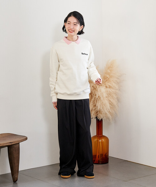 FREAK'S STORE(フリークスストア)の「Barbour × FREAK'S STORE/バブアー 別注 ALLEN BY CREW NECK SWEAT SHIRT/別注 ロゴスウェット(スウェット・レディース・グレー/ブラック/ホワイト・SMALL/MEDIUM)」の5枚目の写真