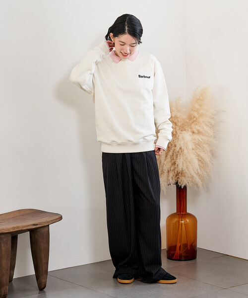 FREAK'S STORE(フリークスストア)の「Barbour × FREAK'S STORE/バブアー 別注 ALLEN BY CREW NECK SWEAT SHIRT/別注 ロゴスウェット(スウェット・レディース・グレー/ブラック/ホワイト・SMALL/MEDIUM)」の6枚目の写真