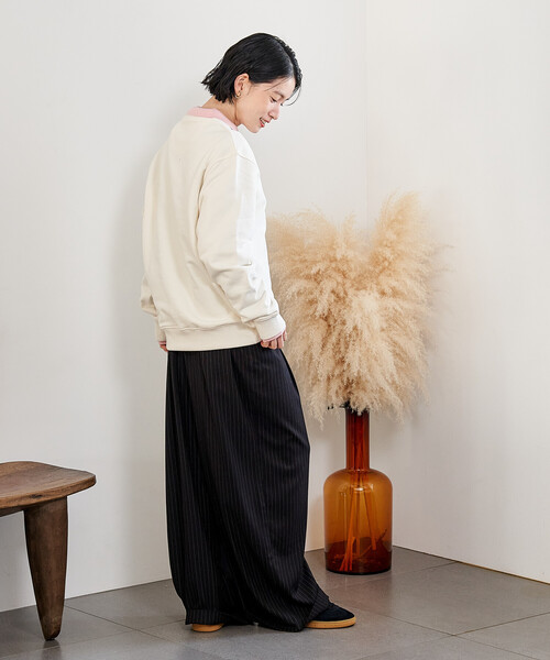 FREAK'S STORE(フリークスストア)の「Barbour × FREAK'S STORE/バブアー 別注 ALLEN BY CREW NECK SWEAT SHIRT/別注 ロゴスウェット(スウェット・レディース・グレー/ブラック/ホワイト・SMALL/MEDIUM)」の7枚目の写真