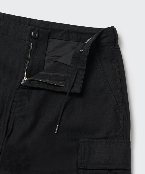 MUSINSA STANDARD（ムシンサスタンダード）の「バックサテンパラシュートカーゴパンツ[ブラック]（その他パンツ・メンズ・その他・40/31/33/26/27/28/29/38/42/36/34/32/30）」の3枚目の写真