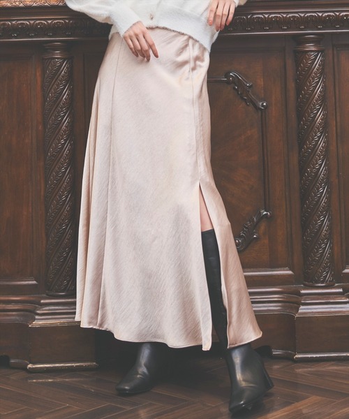 AND COUTURE(アンドクチュール)の「サテンバイアススカート(スカート・レディース・ブラウン/ベージュ/チャコールグレー・MEDIUM/SMALL)」の1枚目の写真