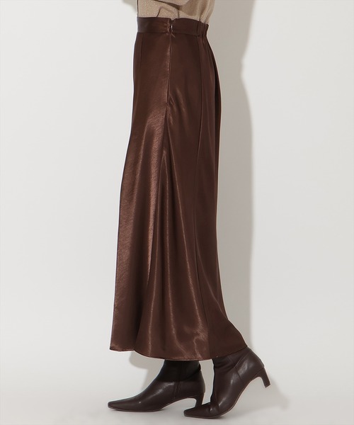 AND COUTURE(アンドクチュール)の「サテンバイアススカート(スカート・レディース・ブラウン/ベージュ/チャコールグレー・MEDIUM/SMALL)」の21枚目の写真