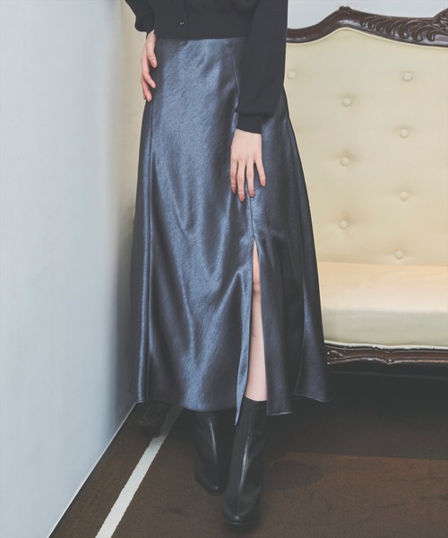 AND COUTURE(アンドクチュール)の「サテンバイアススカート(スカート・レディース・ブラウン/ベージュ/チャコールグレー・MEDIUM/SMALL)」の6枚目の写真