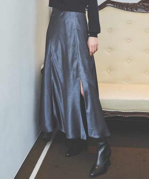 AND COUTURE(アンドクチュール)の「サテンバイアススカート(スカート・レディース・ブラウン/ベージュ/チャコールグレー・MEDIUM/SMALL)」の7枚目の写真