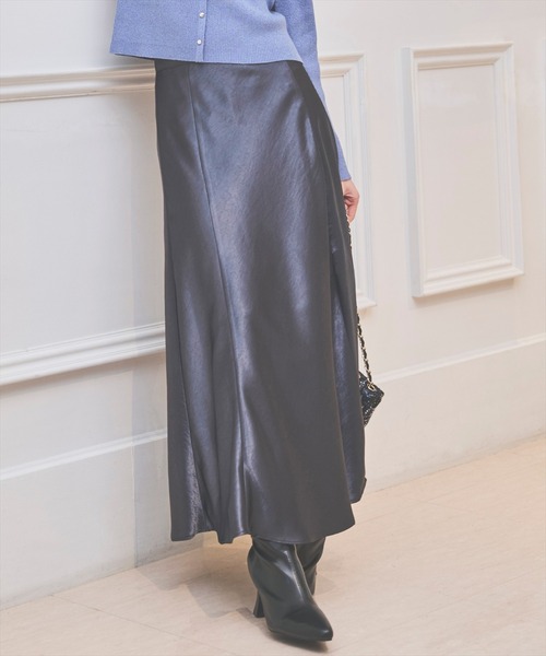 AND COUTURE(アンドクチュール)の「サテンバイアススカート(スカート・レディース・ブラウン/ベージュ/チャコールグレー・MEDIUM/SMALL)」の8枚目の写真