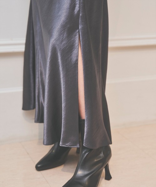 AND COUTURE(アンドクチュール)の「サテンバイアススカート(スカート・レディース・ブラウン/ベージュ/チャコールグレー・MEDIUM/SMALL)」の11枚目の写真