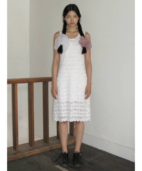 SINOON（シヌーン）の「FLOWER LACE DRESS (WHITE)（ワンピース・レディース・ホワイト・FREE）」の2枚目の写真
