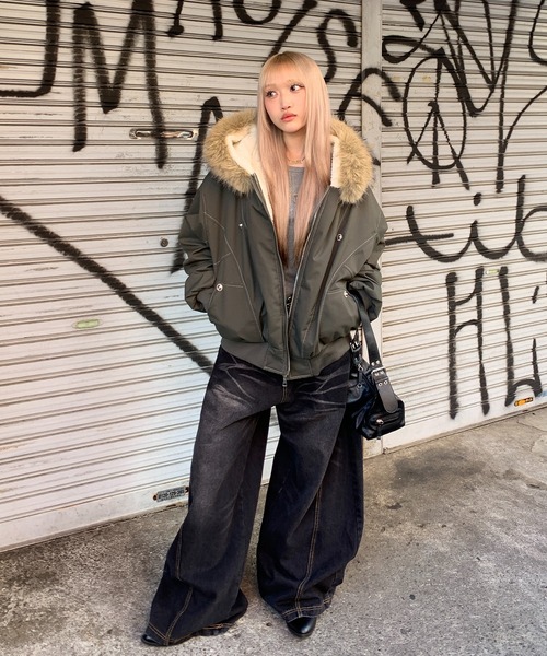 lilful（リルフル）の「【ファー取り外し可能】ステッチデザイン フェイクファー ボア裏地付き オーバーサイズ ダウンブルゾン（ブルゾン・レディース・カーキ/ブラック・M/L）」の8枚目の写真