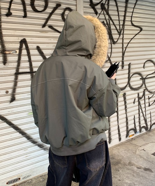 lilful（リルフル）の「【ファー取り外し可能】ステッチデザイン フェイクファー ボア裏地付き オーバーサイズ ダウンブルゾン（ブルゾン・レディース・カーキ/ブラック・M/L）」の12枚目の写真