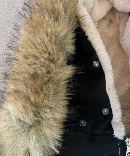 lilful（リルフル）の「【ファー取り外し可能】ステッチデザイン フェイクファー ボア裏地付き オーバーサイズ ダウンブルゾン（ブルゾン・レディース・カーキ/ブラック・M/L）」の18枚目の写真