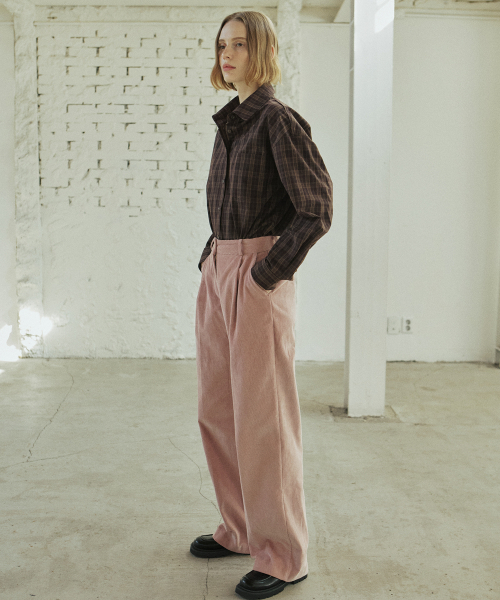YUPPE（ヨッペ）の「CORDUROY TUCKED PANTS_PINK（その他パンツ・レディース・その他・SMALL/MEDIUM）」の3枚目の写真