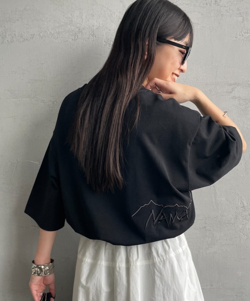 NANGA（ナンガ）の「【WEB先行予約】[NANGA/ナンガ] 別注 ブランドロゴ刺繍 ショートスリーブTシャツ（Tシャツ/カットソー・レディース・チャコール/ブラック/ホワイト・XL/L/M/S）」の3枚目の写真