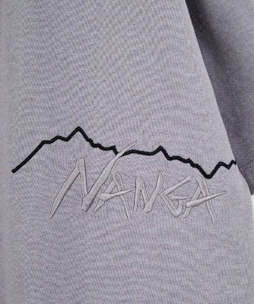 NANGA（ナンガ）の「【WEB先行予約】[NANGA/ナンガ] 別注 ブランドロゴ刺繍 ショートスリーブTシャツ（Tシャツ/カットソー・レディース・チャコール/ブラック/ホワイト・XL/L/M/S）」の10枚目の写真