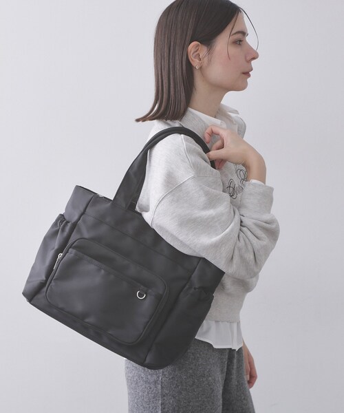 OPAQUE.CLIP（オペークドットクリップ）の「フロントポケット3層デザインBIGトートバッグ【マルチポケット】（トートバッグ・レディース・ベージュ/グレー/ブラック・00）」の2枚目の写真