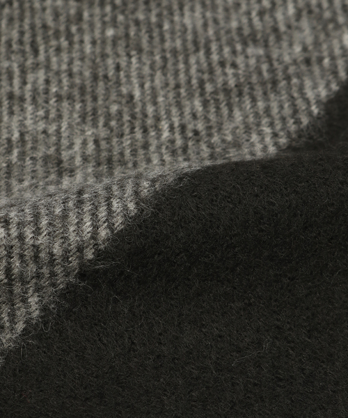 B.C STOCK（ベーセーストック）の「2トーン マフラー（マフラー・メンズ・ブラック/グレー/ネイビー・FREE）」の4枚目の写真