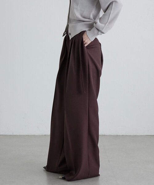 Lui's（ルイス）の「脇ベルトデザイン2タックパンツ（スラックス・レディース・グレー/ブラック/ブラウン・36/38）」の6枚目の写真