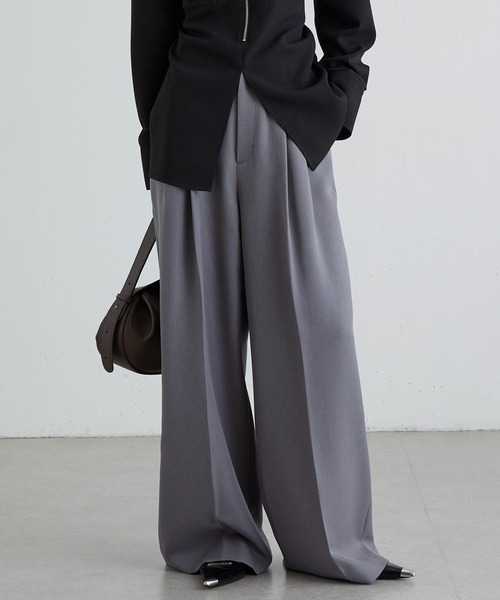 Lui's（ルイス）の「脇ベルトデザイン2タックパンツ（スラックス・レディース・グレー/ブラック/ブラウン・36/38）」の3枚目の写真