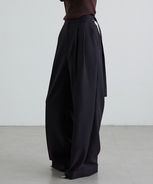 Lui's（ルイス）の「脇ベルトデザイン2タックパンツ（スラックス・レディース・グレー/ブラック/ブラウン・36/38）」の11枚目の写真