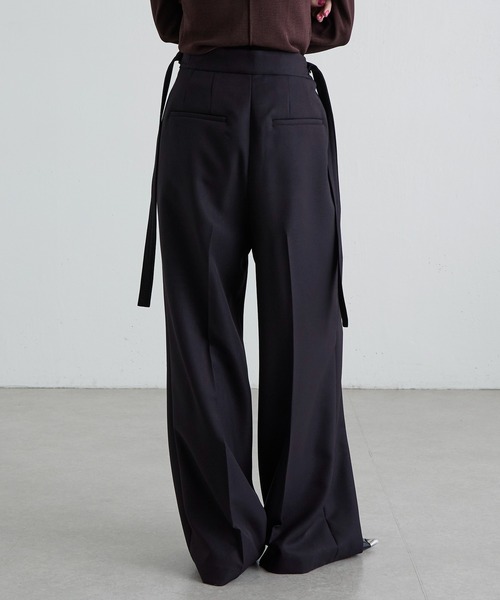 Lui's（ルイス）の「脇ベルトデザイン2タックパンツ（スラックス・レディース・グレー/ブラック/ブラウン・36/38）」の13枚目の写真