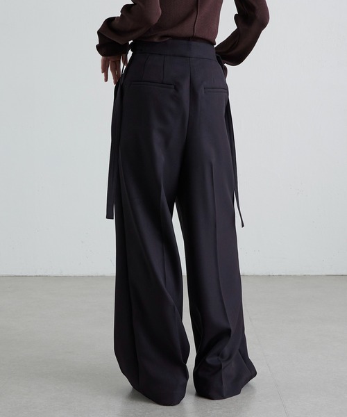 Lui's（ルイス）の「脇ベルトデザイン2タックパンツ（スラックス・レディース・グレー/ブラック/ブラウン・36/38）」の14枚目の写真