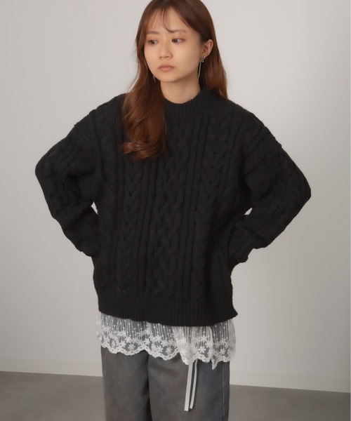 Chiina(チーナ)の「Chiina/クルーネック ケーブルニットセーター(ニット/セーター・レディース・ブラウン/ブルー/ブラック/アイボリー/レッド・FREE)」の17枚目の写真