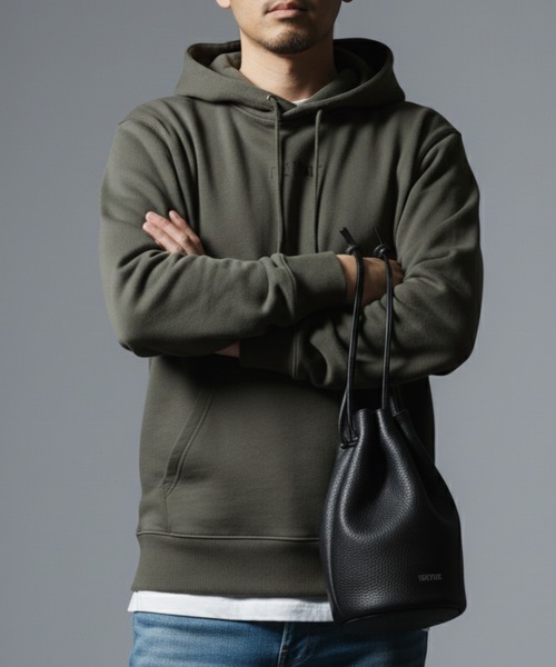 LEZALI(レザリ)の「LEZALI エンボス巾着バッグ(ショルダーバッグ・メンズ・スカイブルー/ベージュ/ゴールド/ブラック・FREE)」の11枚目の写真