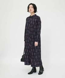 THREE FIFTY STANDARD ほんのりと浮かぶペイズリー柄のプリントワンピース〈ダークネイビー〉
