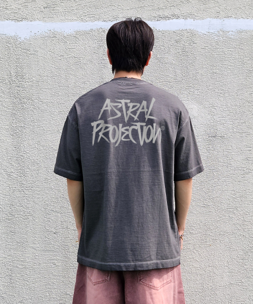 ASTRAL PROJECTION(アストラルプロジェクション)の「グラフィティレタリングピグメントルーズフィット半袖Tシャツ_チャコール(Tシャツ/カットソー・メンズ・その他・M/L/XL/XXL)」の6枚目の写真